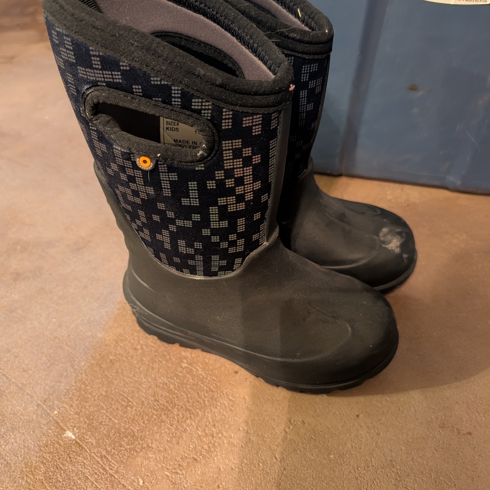 Kids Bogs Black and Gray Boots